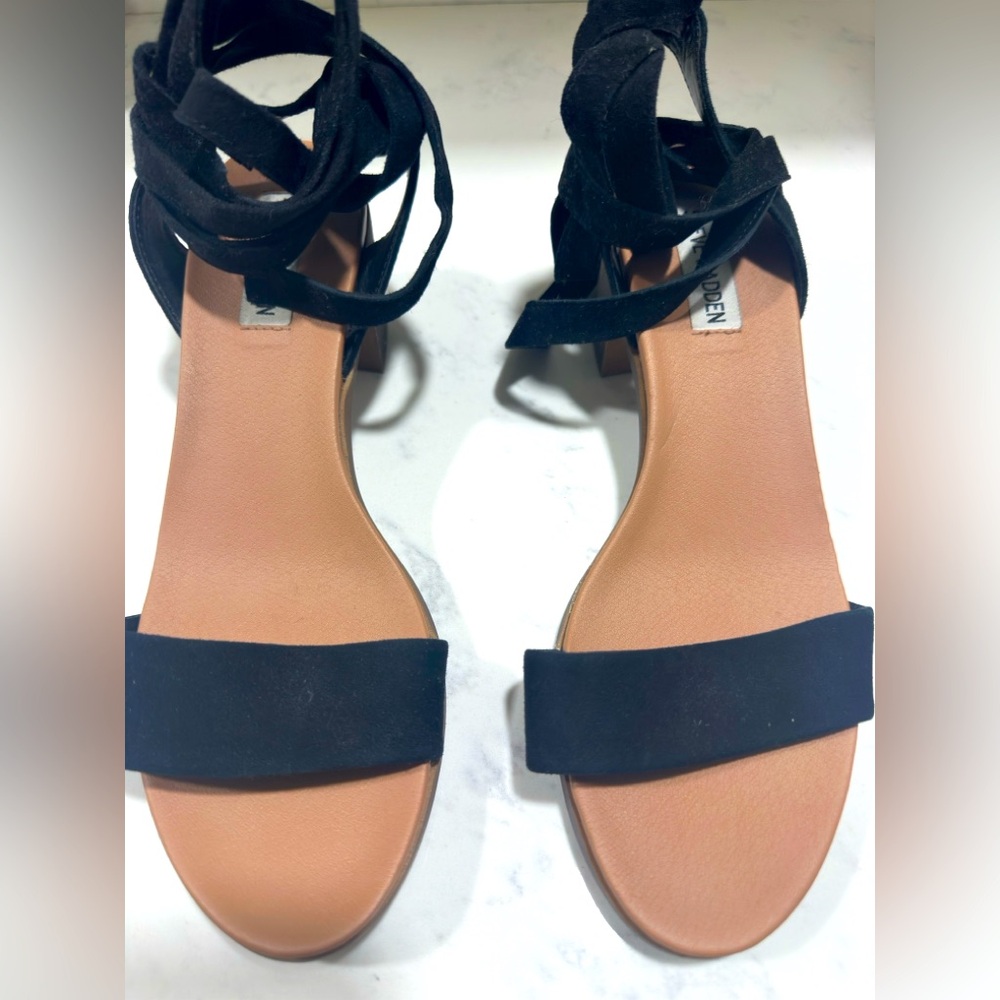 Brand new w tags sandal small heel